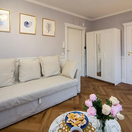 Maya's Flats & Resorts 120 - Monte Cassino 49 דירה *